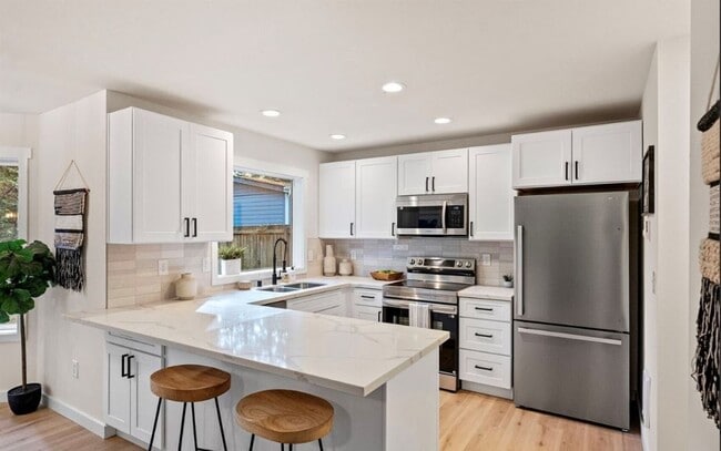 Building Photo - Fully Remodeled Gated Community Lake Home in Gig Harbor!