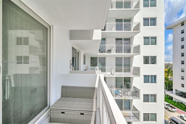 Building Photo - 345 Ocean Dr