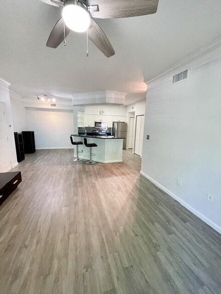 Building Photo - 9857 Baywinds Dr