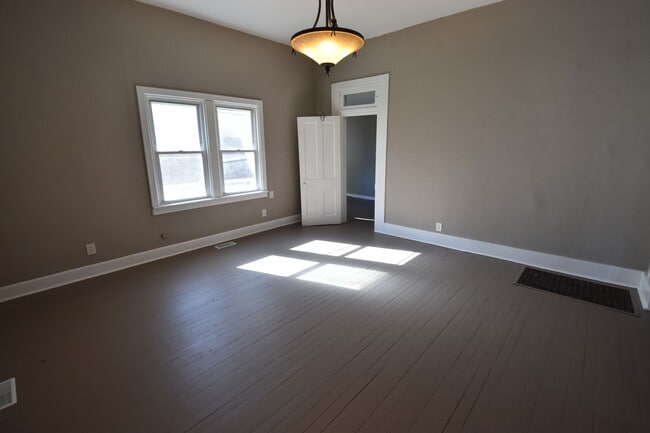 Building Photo - Baldwin/Lincoln Triplex