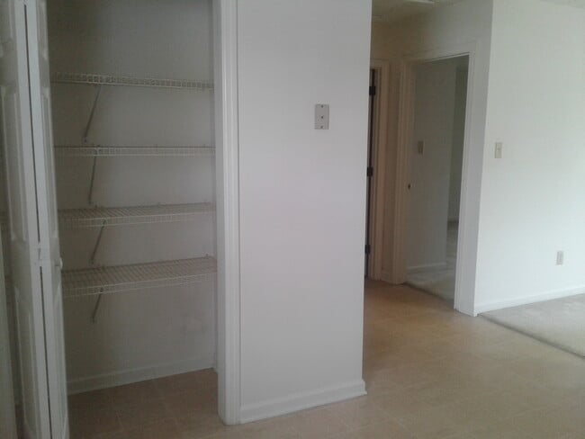 Building Photo - 2 Bedroom 1 Bath Upstairs Unit "Call us about our Move in Special"