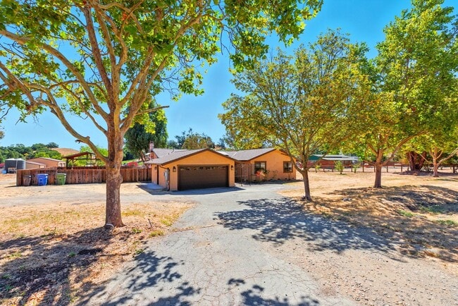 Building Photo - $5995 - Ranch-style home with acreage in West Gilroy's quiet countryside