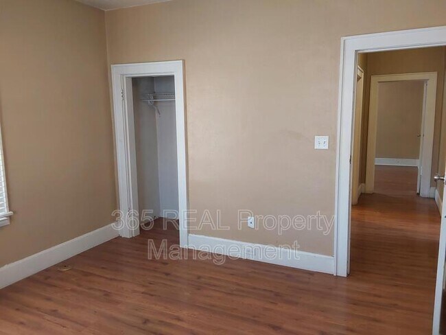 Building Photo - 1417 12th Ave