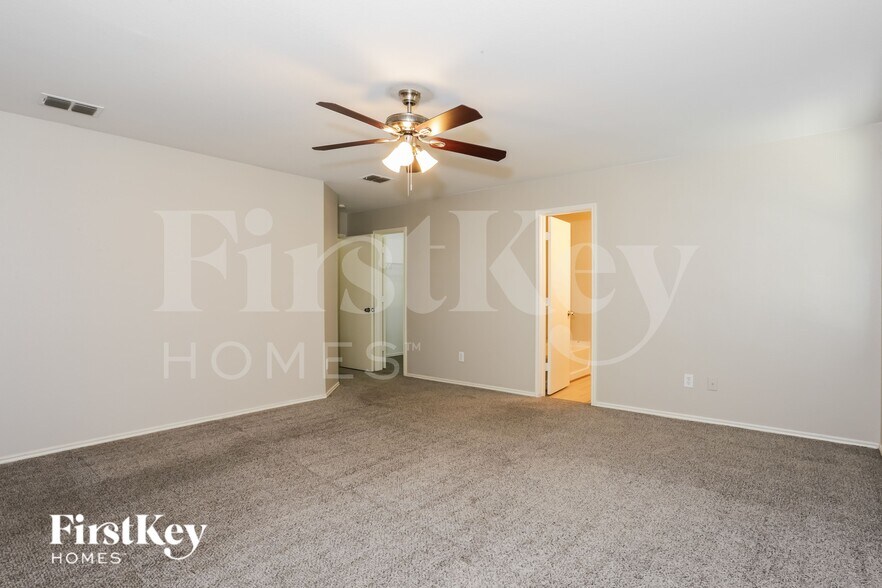 Building Photo - 1413 Erin Ct