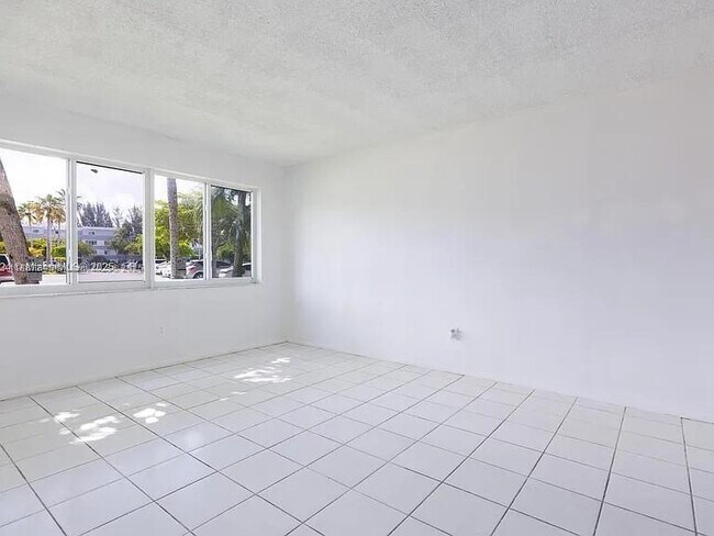 Building Photo - 14850 Naranja Lakes Blvd