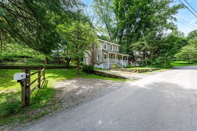 Building Photo - 2 Congdon Ln