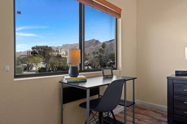 Building Photo - Beautifully Furnished 2-Bed, 2-Bath Condo ...