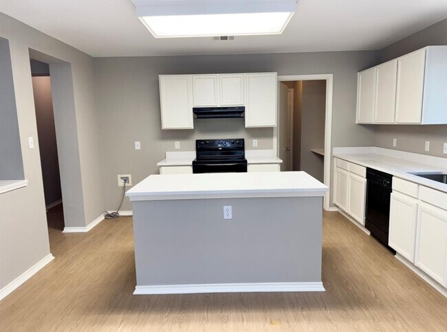 Building Photo - 109 Kendall Cove