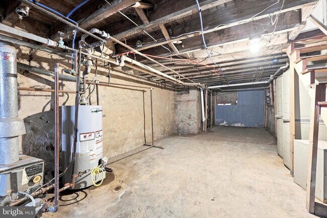 Building Photo - 1711 N Wilton St