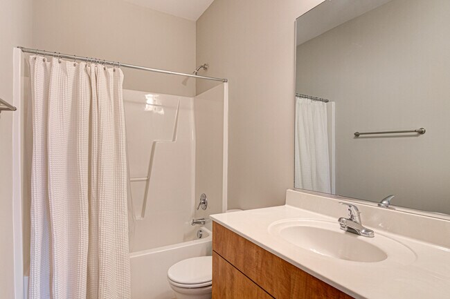Bathroom with Tub to Second Bedroom - 4 Nandina Dr