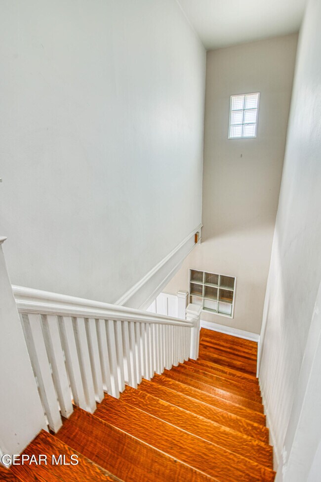 Building Photo - 1701 Elm St