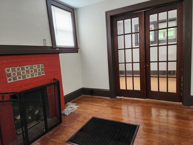 Building Photo - 2613 Meadows St NW