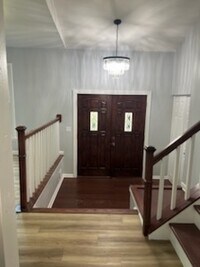 Building Photo - 160 Camelot Way