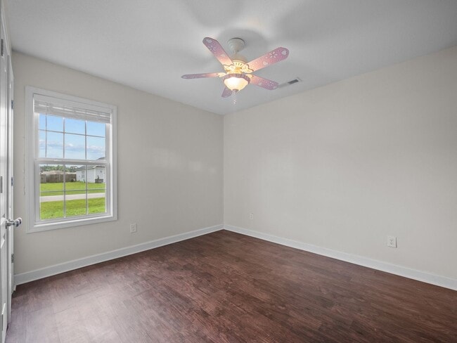 Building Photo - Welcome to Canons Edge!