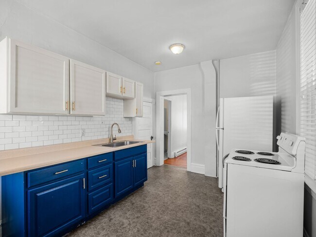 Building Photo - Ken-355 S 300 E, Provo UT 84606