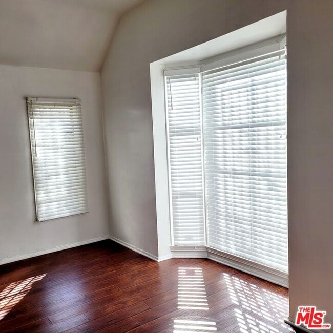 Building Photo - 3760 Wellington Rd