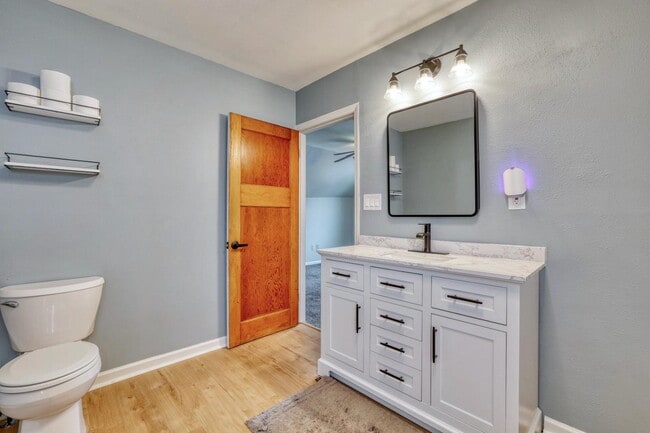 Building Photo - 122 S 77th St