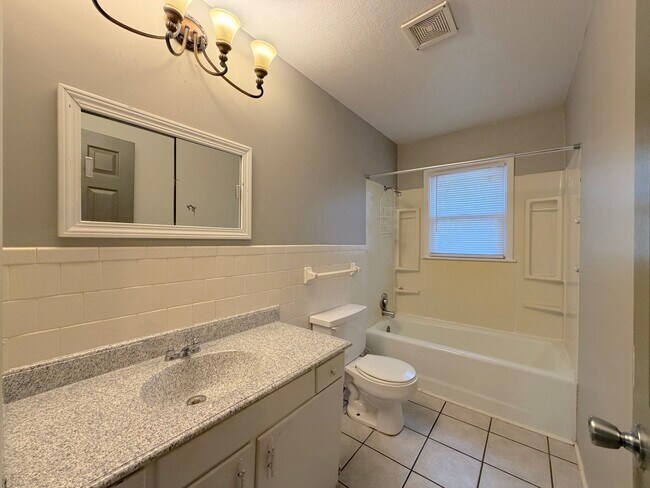 Building Photo - Westport Rd