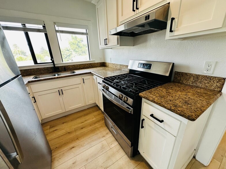 Building Photo - 823 W Orange St