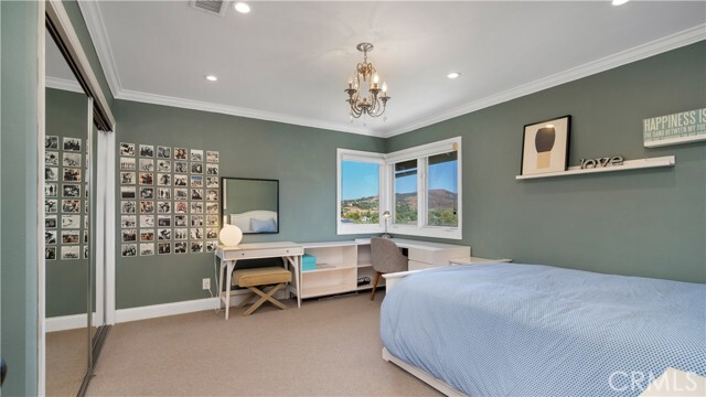 Building Photo - 10 Flintridge