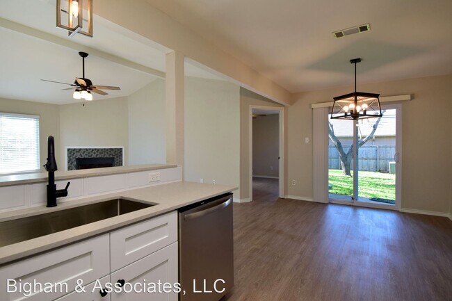 Building Photo - 3 br, 2 bath House - 12700 Lasalle Dr