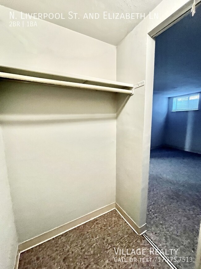 Building Photo - END-unit! Affordable 2-Bed Convenient to I...