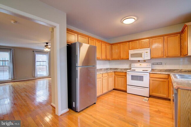 Building Photo - 4009 Timber Oak Trl