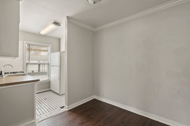 Building Photo - 4534 University Blvd