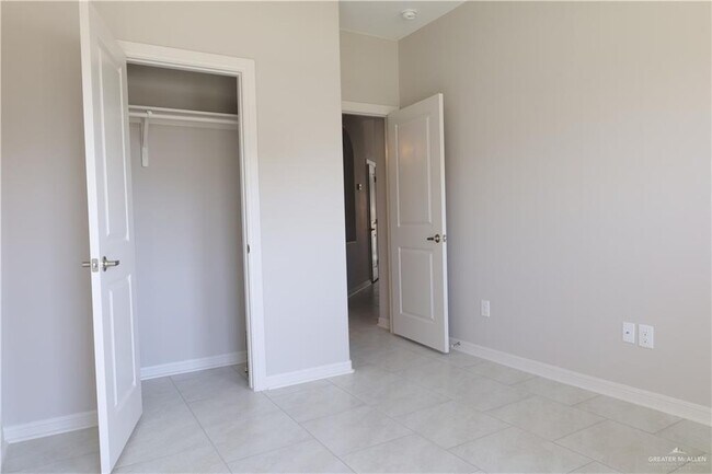 Building Photo - 8322 N 33rd Ln