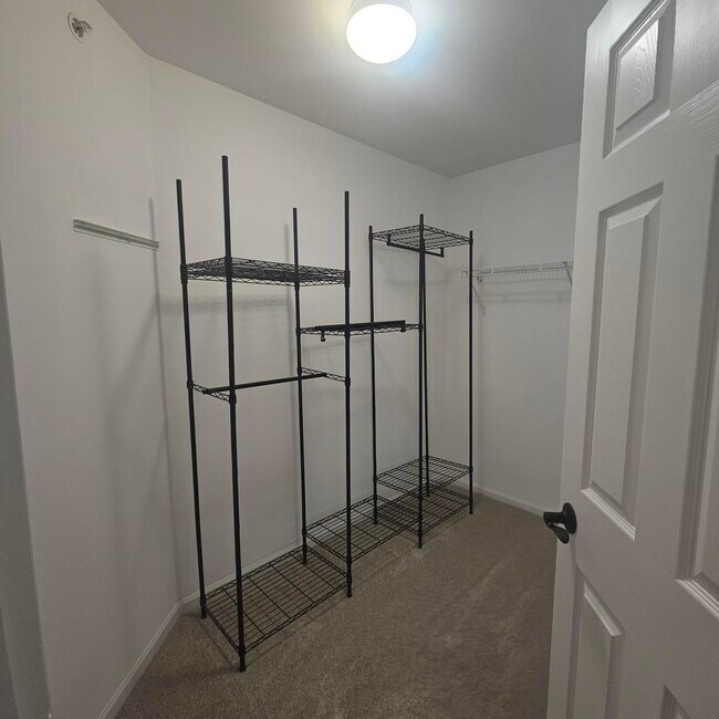 Building Photo - 6085 Delaney Dr