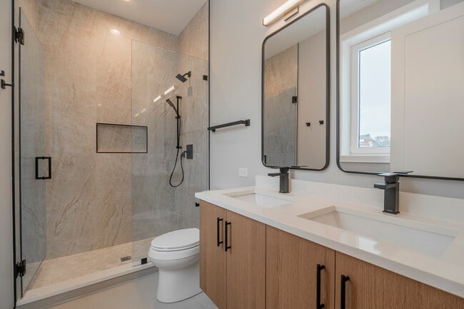 Building Photo - 3738 S Calumet Ave