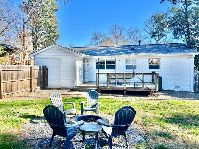 Building Photo - IMMACULATE with ALL THE UPDATES!