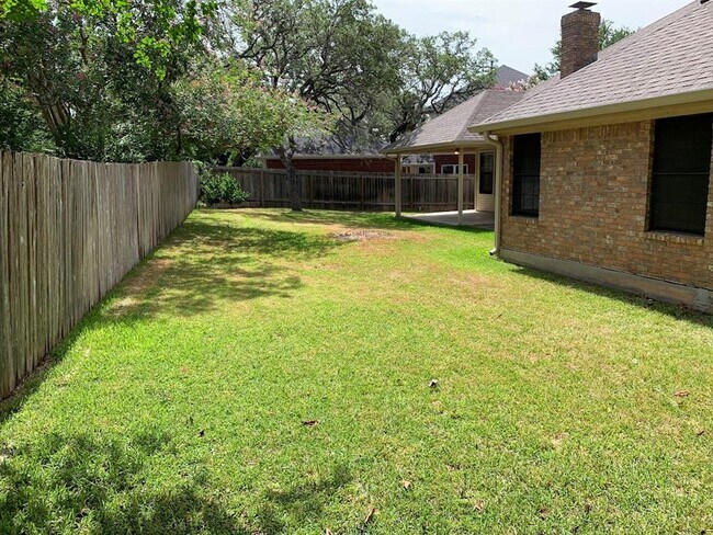 Building Photo - 6104 John Chisum Ln