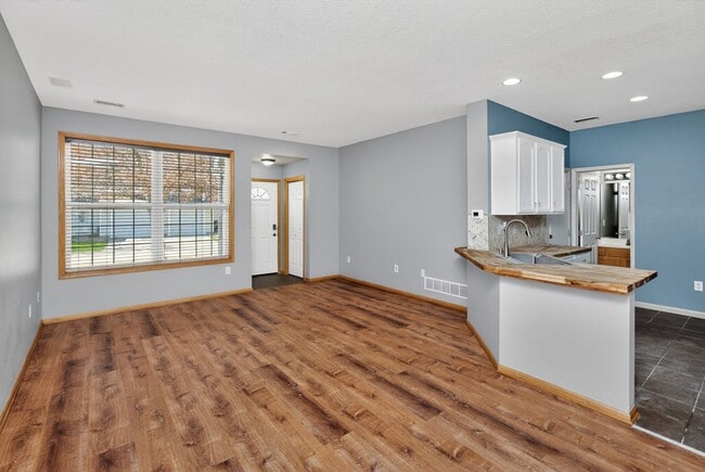 Building Photo - NEAR OTTER CREEK GOLF COURSE!! 2 Bedroom, 1.5 Bathroom in Northeast Ankeny