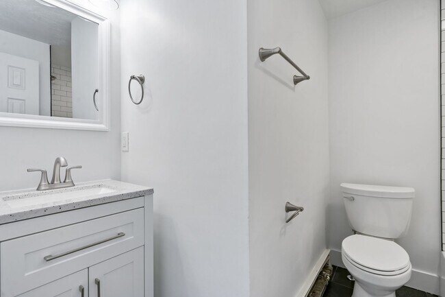 Building Photo - Brand New Remodel - 4BR / 2BA Home in Manchester - In-Unit Laundry, Convenient Location - Availab...