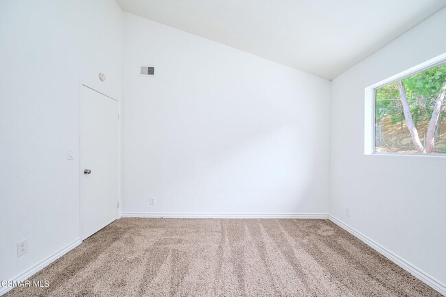 Building Photo - 1372 Ramona Dr