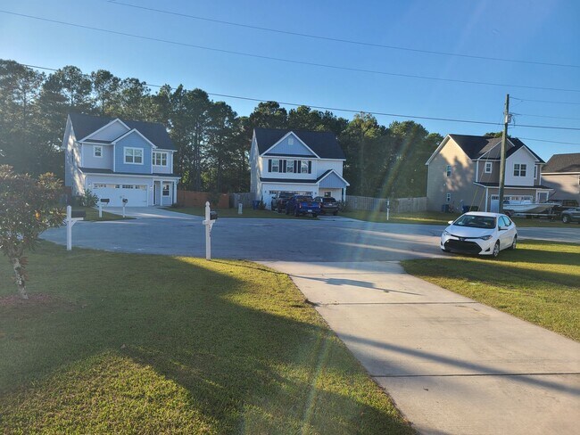 Building Photo - 3 Bedroom, 2.5 bath home - Sneads Ferry - Everetts Creek Community