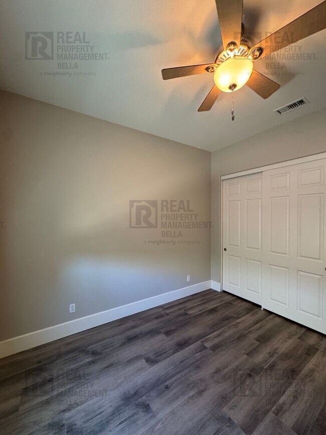 Building Photo - Beautiful Winchester Home with Open Floor Plan, Office & Solar