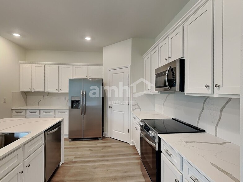 Building Photo - 3775 Lake Bluff Loop