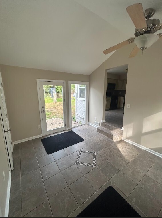 Building Photo - 2245 Pinewood Dr