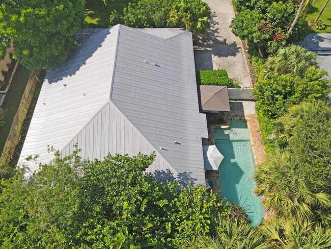 Building Photo - 715 SW 25th Pl