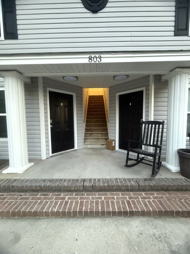 Building Photo - 803 6th Ave S