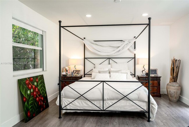 Building Photo - 1360 SW 16th St