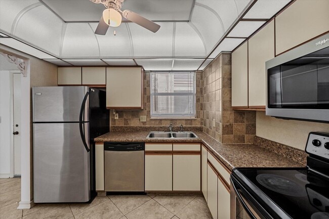 Building Photo - 719 Lori Dr