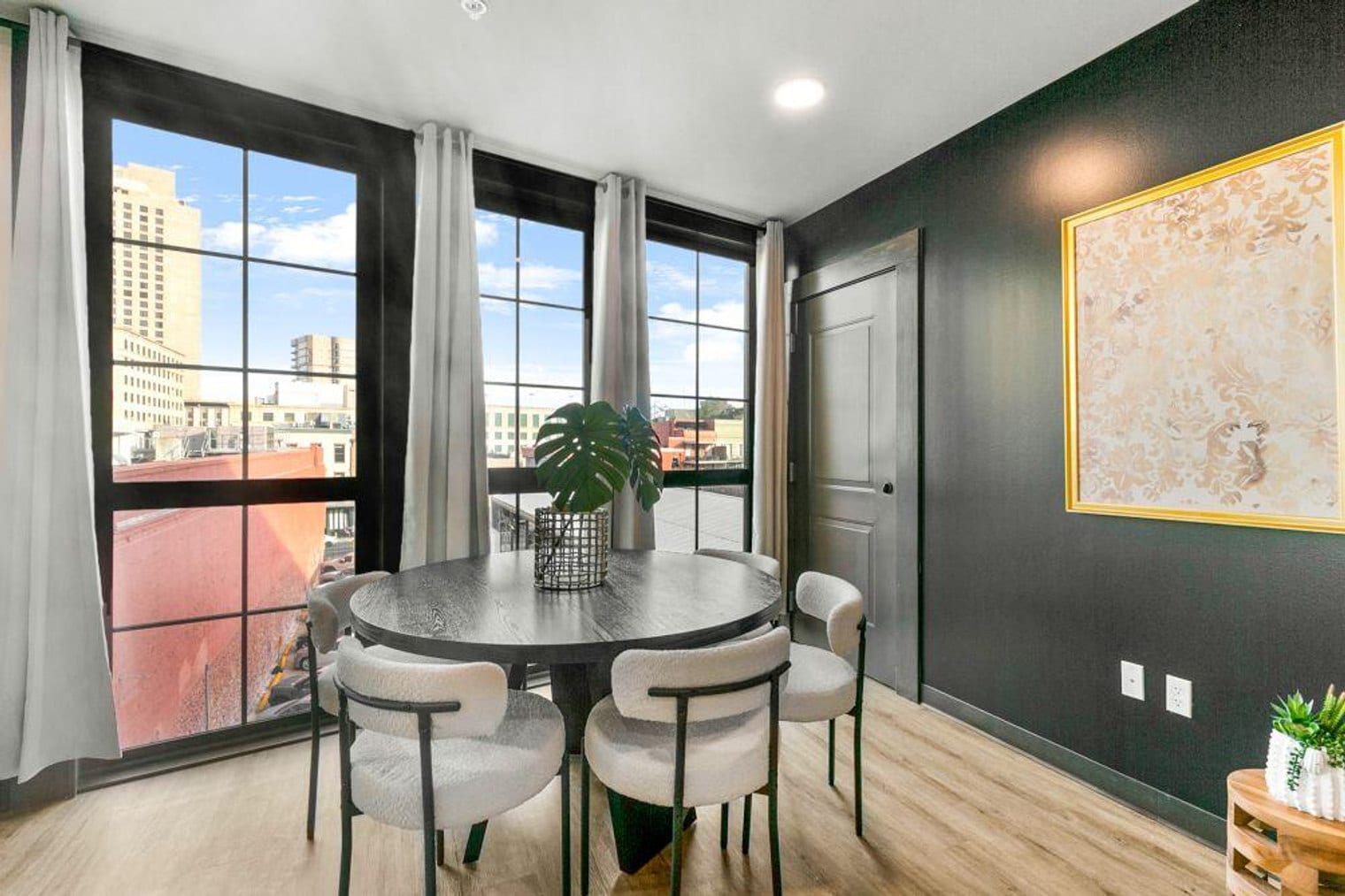 Building Photo - 611 Commerce St