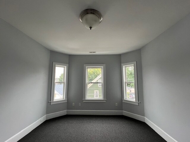 Master Bedroom - 653 Broadway St