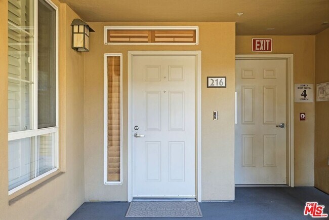 Building Photo - 5831 Seawalk Dr