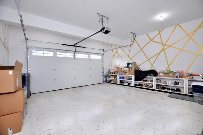 Building Photo - 5 Oakwood Cir