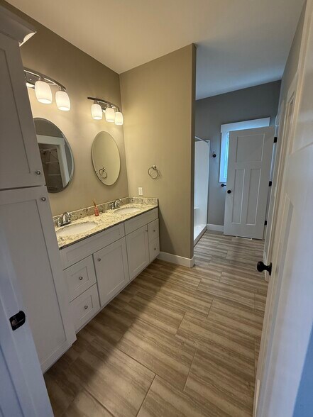 Building Photo - 1124 Cross Pointe Dr