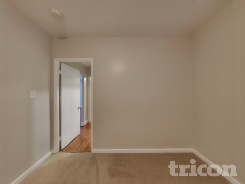 Building Photo - 421 S Abbie St